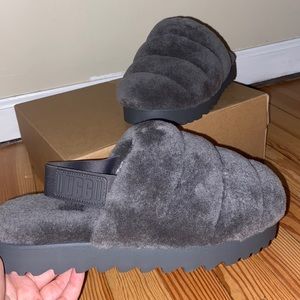 Ugg Super Fluff Slipper - Grey
Women’s size 8